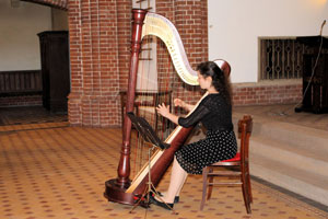 Tag des offenen Denkmals - Jessyca Flemming auf der Kozertharfe